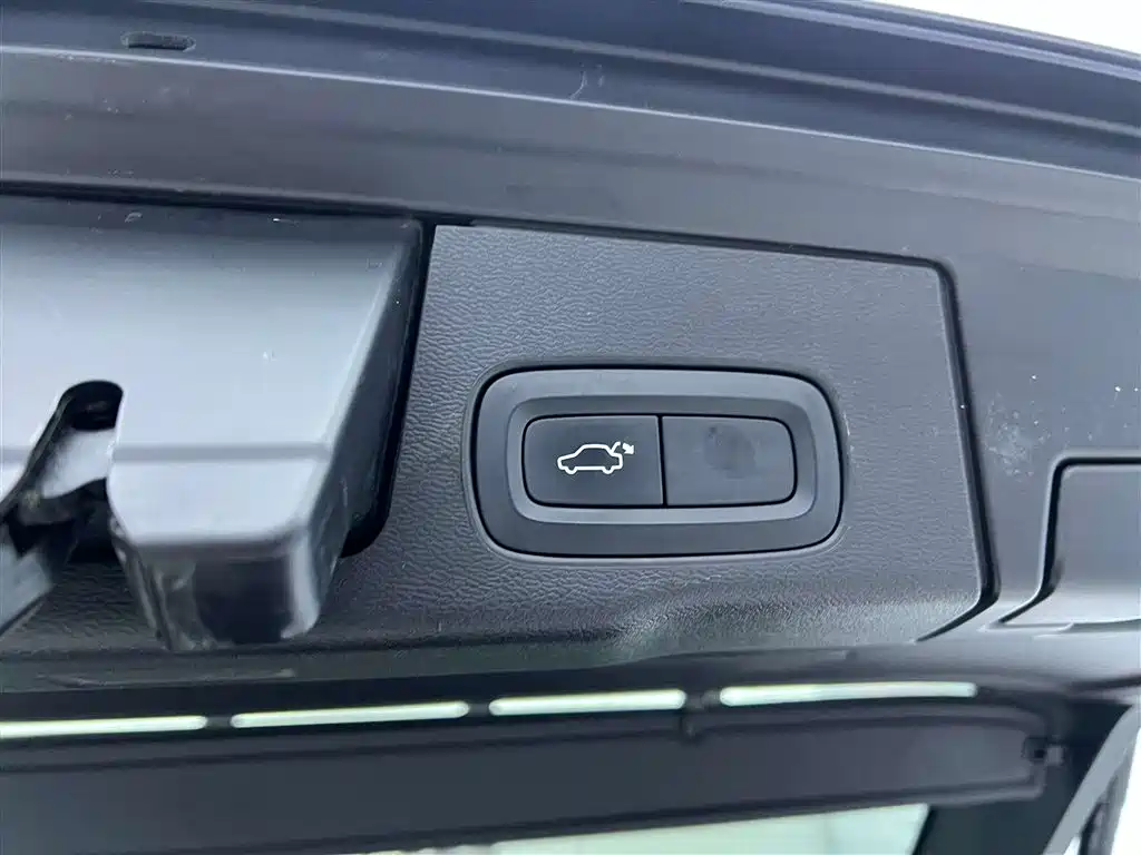 Volvo XC60 2020 T5 AWD Momentum Luxury Edition