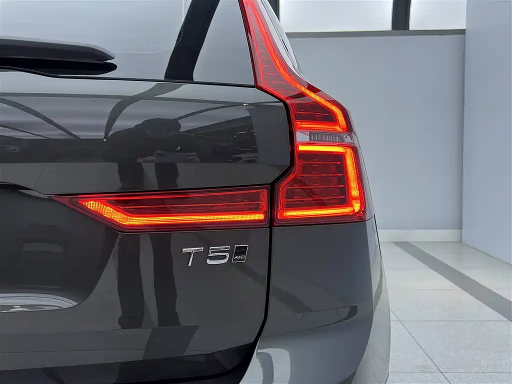 Volvo XC60 2020 T5 AWD Momentum Luxury Edition