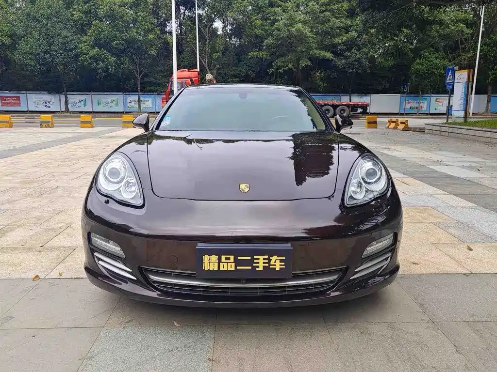 Porsche Panamera 4 Platinum Edition 3.6L 2013