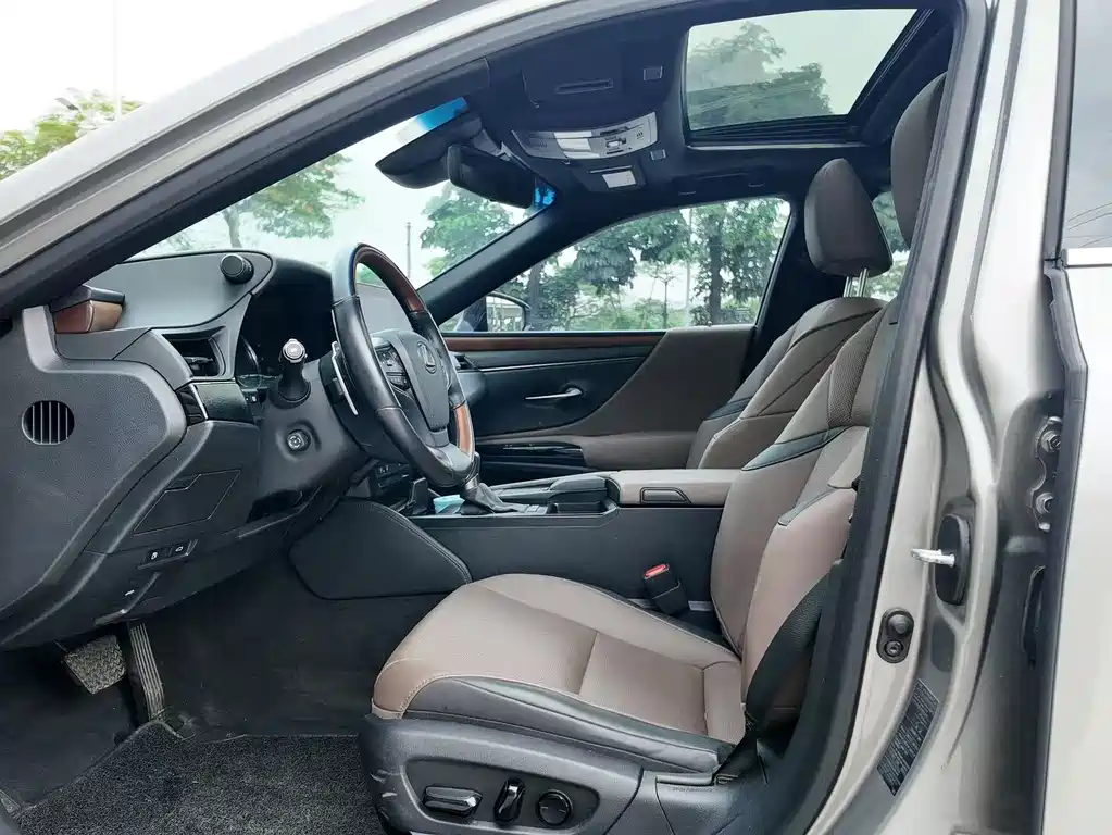 Lexus ES 2020 200 Luxury Edition