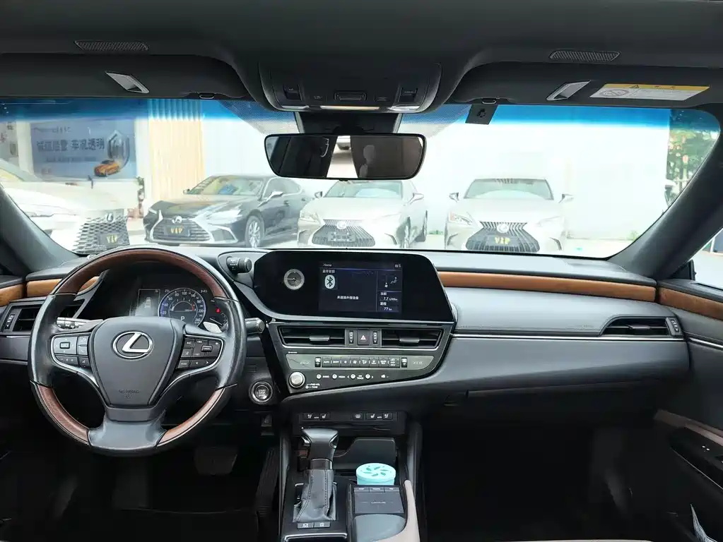 Lexus ES 2020 200 Luxury Edition