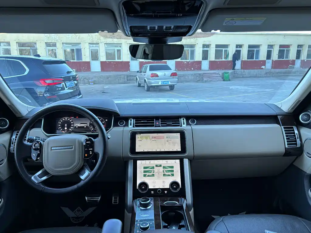 Range Rover 2022 3.0 L6 400PS Heritage Extended Classic Edition