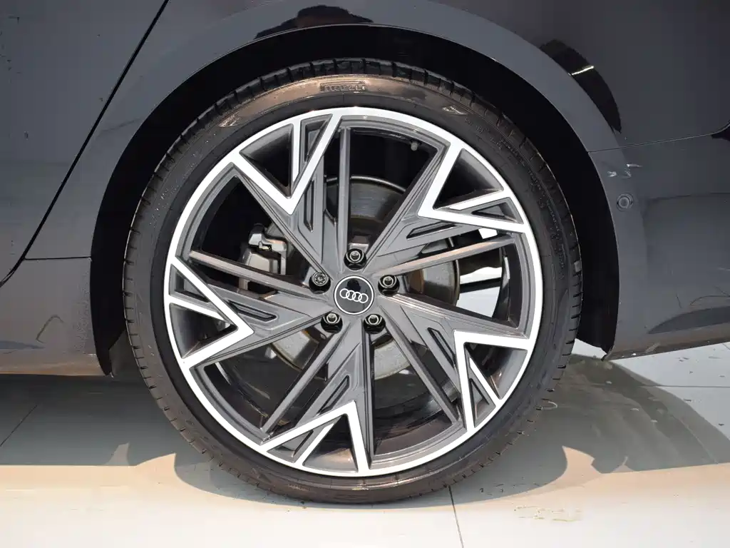 Audi A7L 2024 45 TFSI quattro S-line Black Warrior Edition
