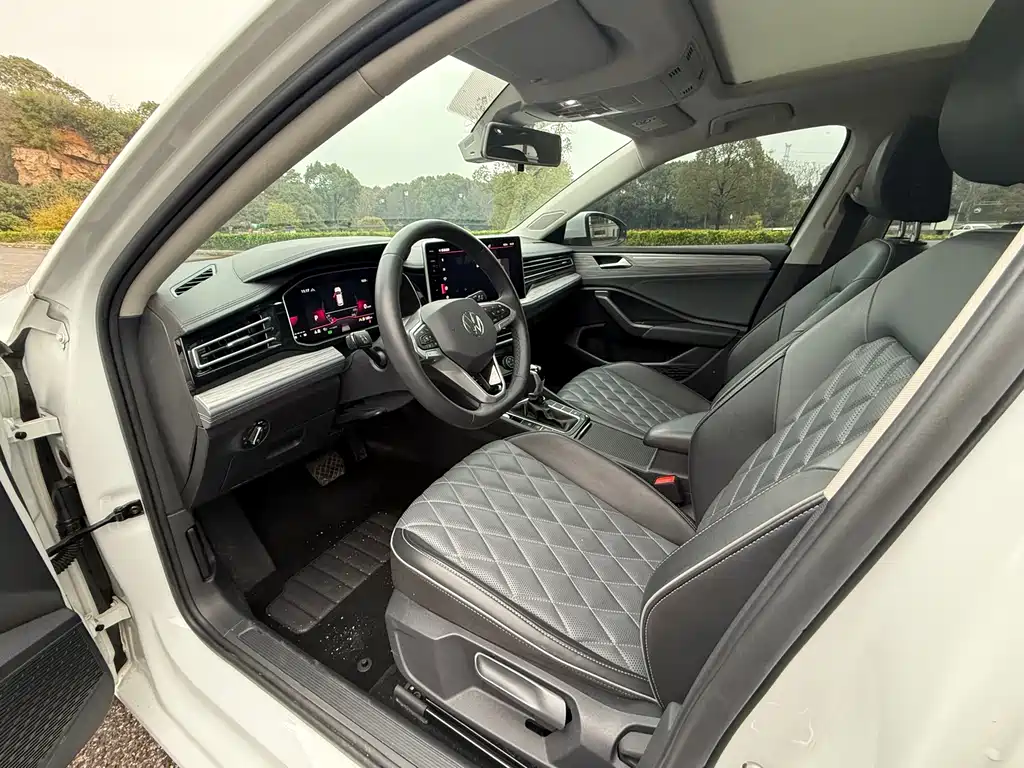Volkswagen Sagitar 2023 300TSI DSG Beyond Edition