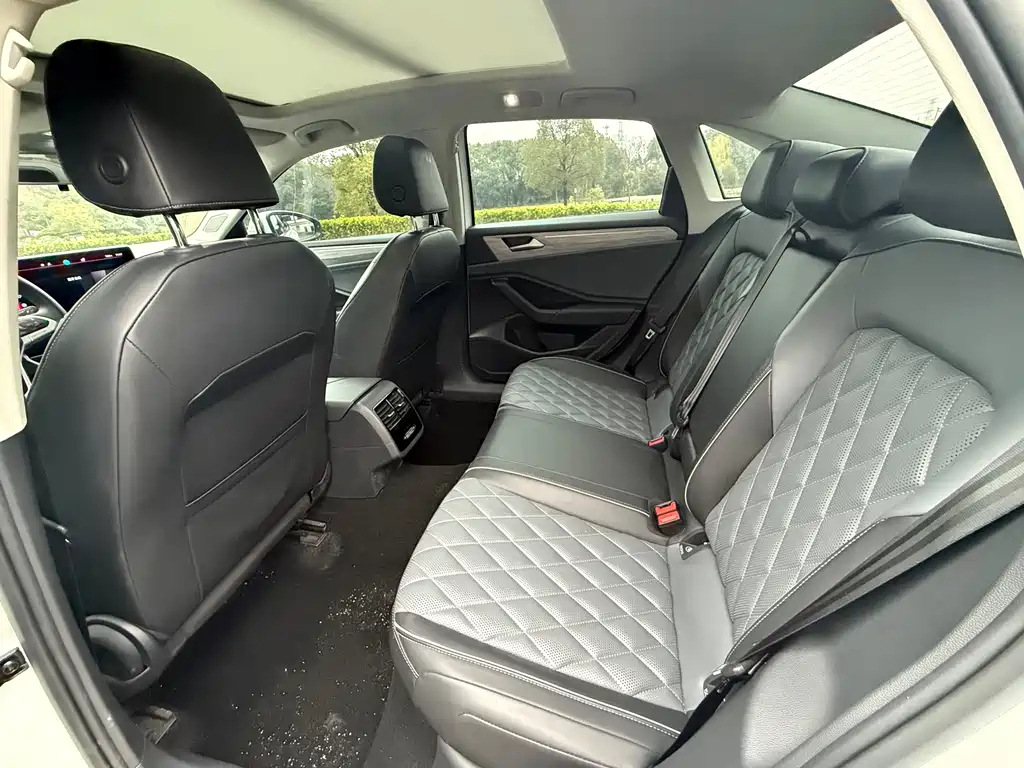 Volkswagen Sagitar 2023 300TSI DSG Beyond Edition