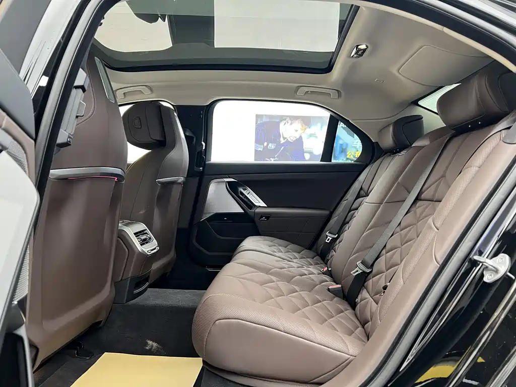 BMW 7 Series 2023 735Li M Sport Package