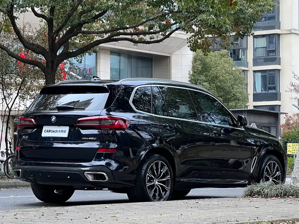 BMW X5 2022 xDrive 30Li M Sport Package
