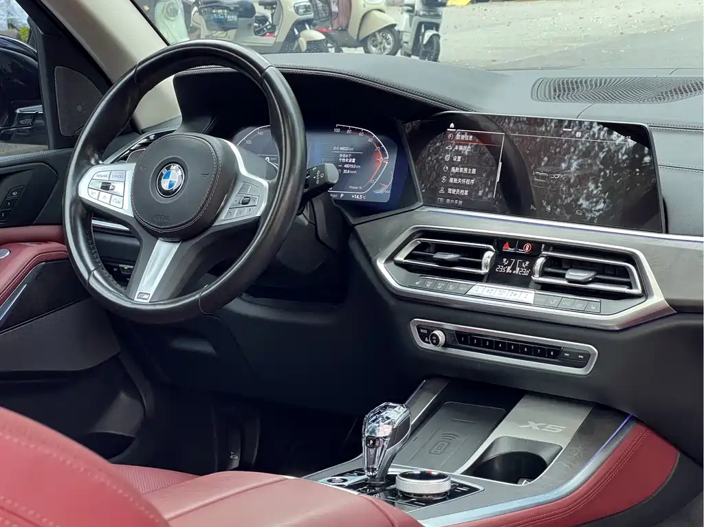 BMW X5 2022 xDrive 30Li M Sport Package