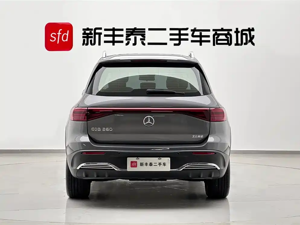 Mercedes-Benz EQB 260 2025