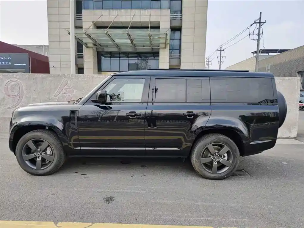 Land Rover Defender 2025 130 3.0T P400 7-Seater Luxury Edition