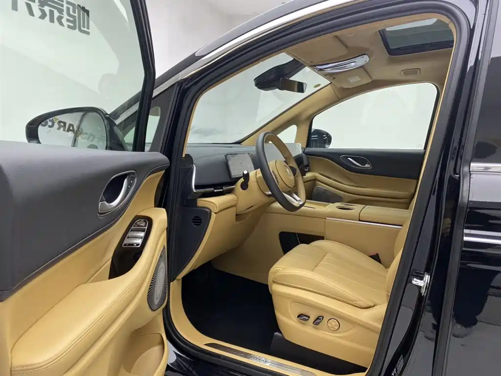 Voyah Dreamer 2025 PHEV AWD Flagship Kunpeng Edition