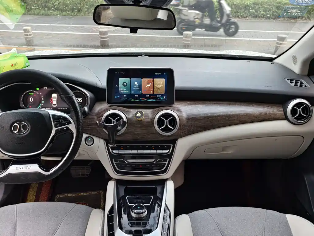 Beijing EU5 2019 R500 Zhifeng Edition