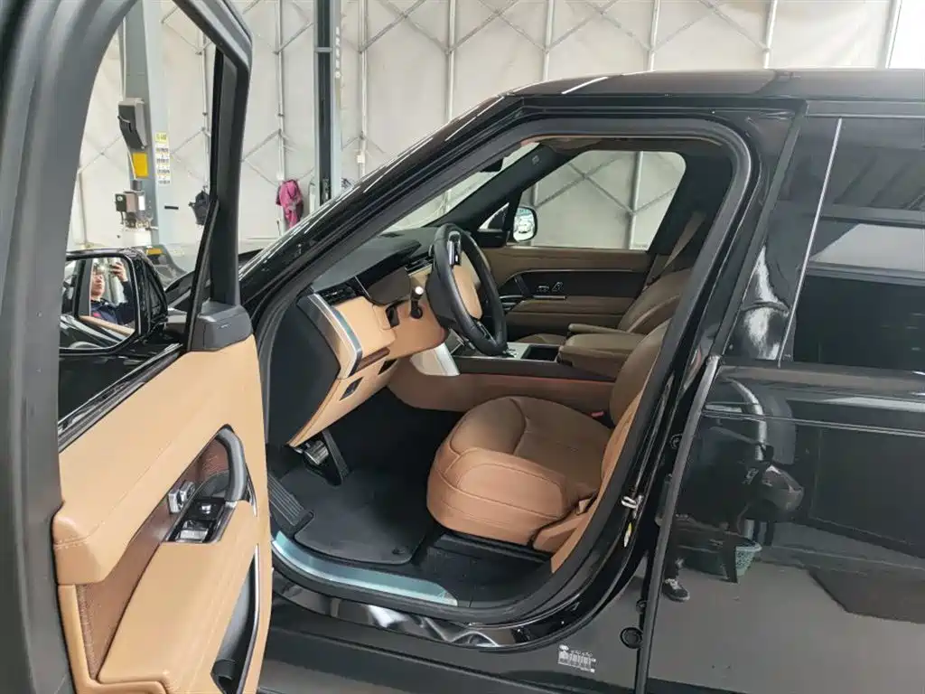 Range Rover 2024 3.0 L6 400PS Vogue LWB 7-Seater