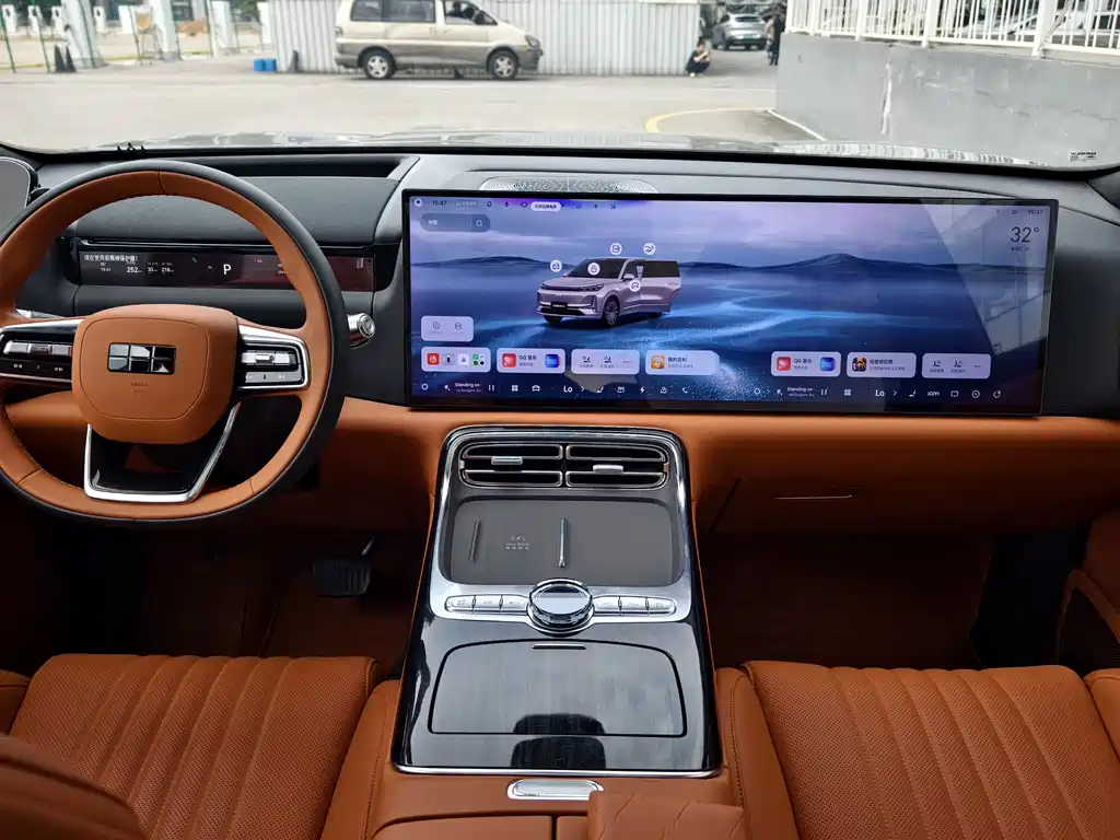 Galaxy M9 2025 230km 2WD Explorer Edition