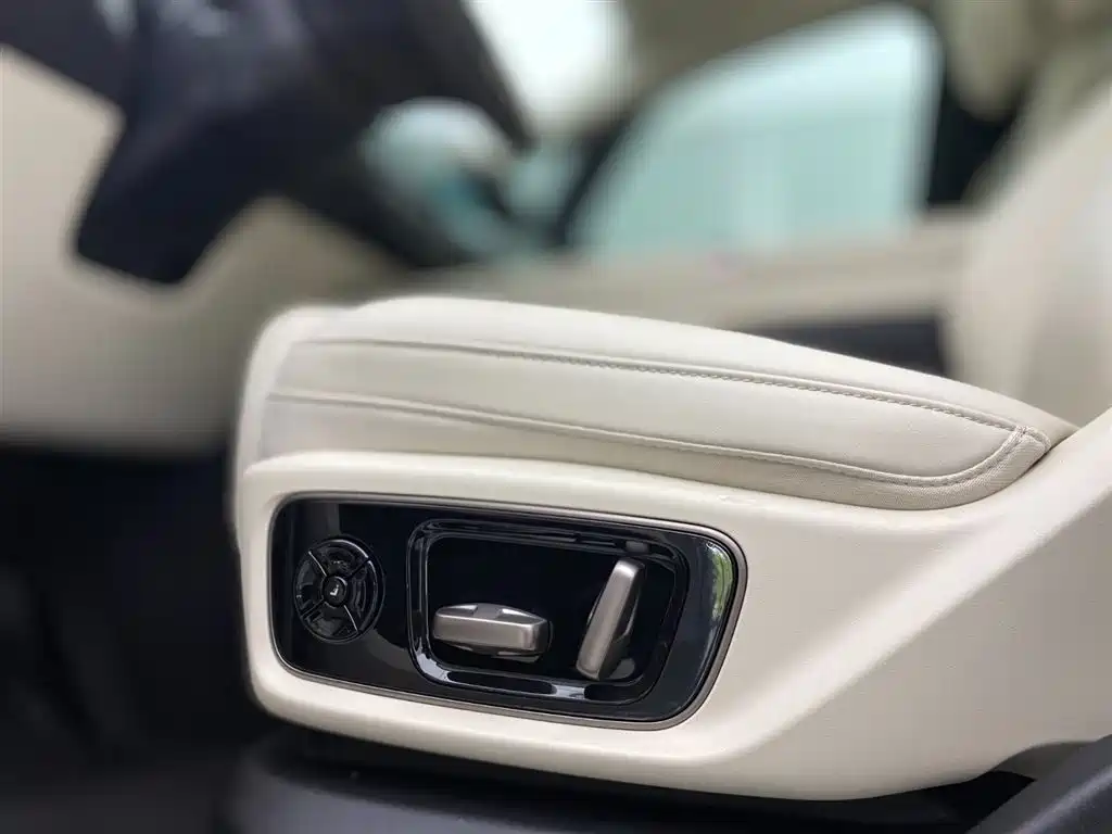 Li Auto MEGA 2025 Home Family Special Edition