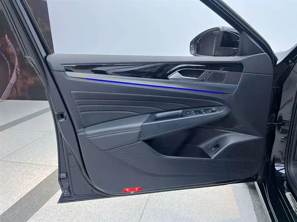 Volkswagen Passat 2023 330TSI Starlight Elite Edition