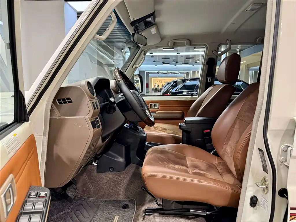 Land Cruiser LC76 2024 4.0L Automatic