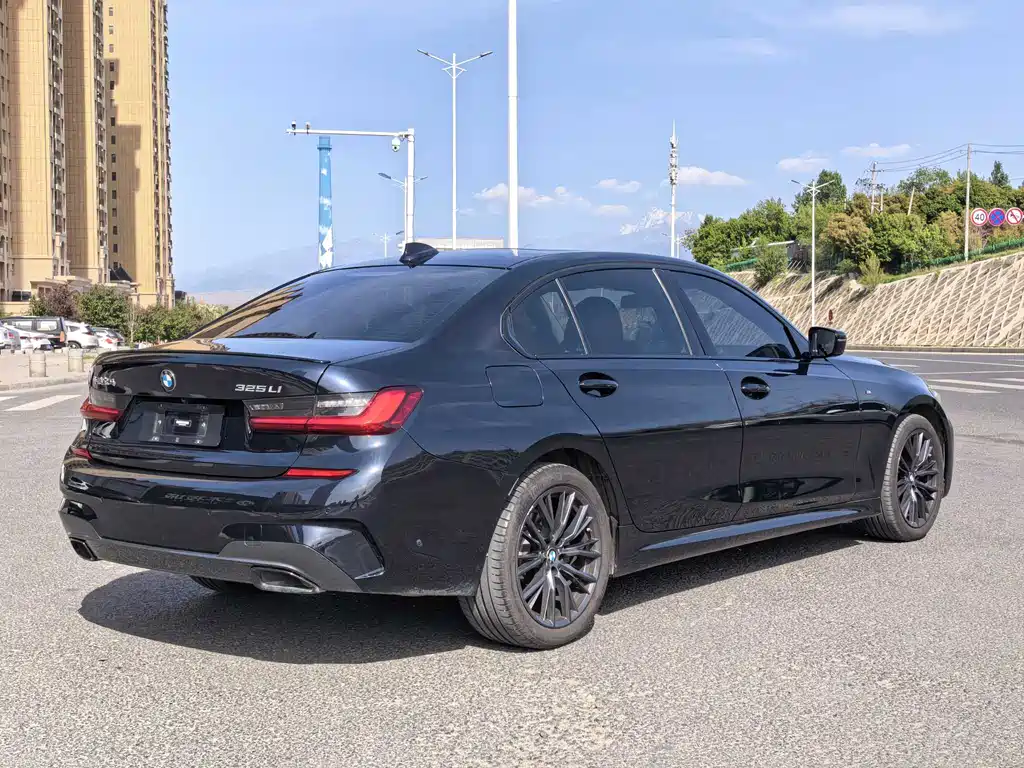 BMW 3 Series 2022 325i M Sport Shadow Edition