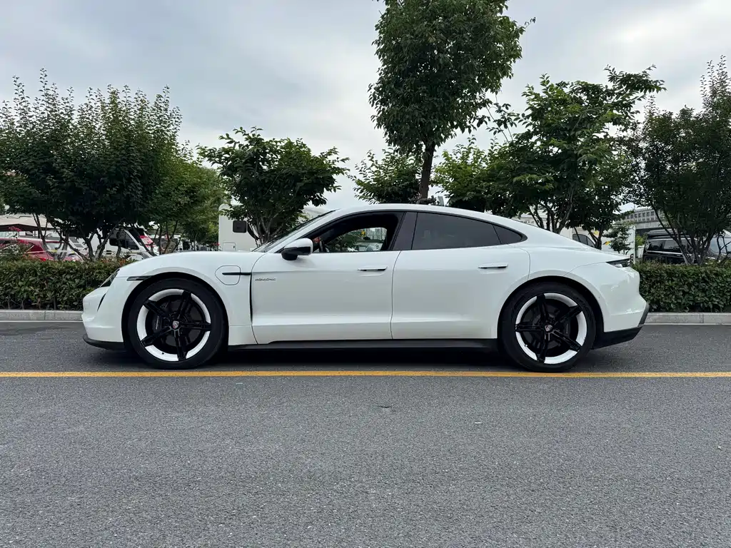 Porsche Taycan 2020