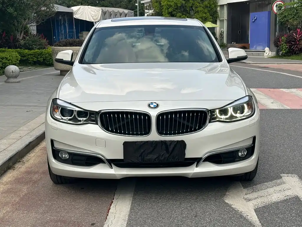 BMW 3 Series GT 2014 320i Design Package