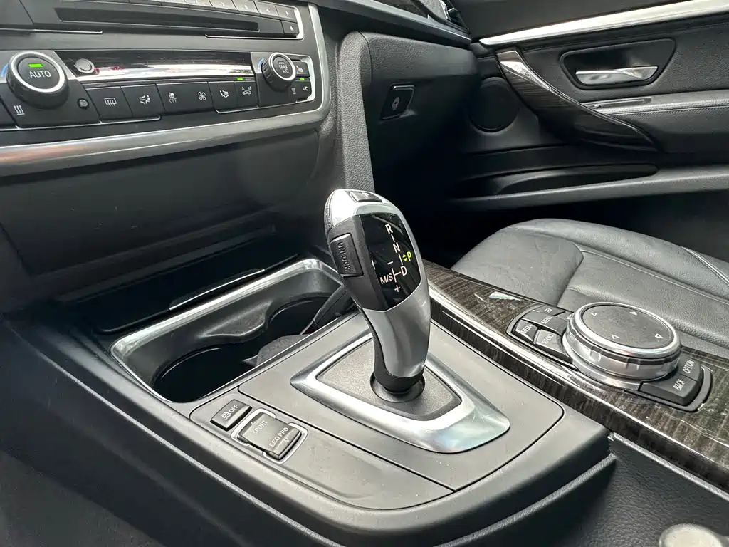 BMW 3 Series GT 2014 320i Design Package