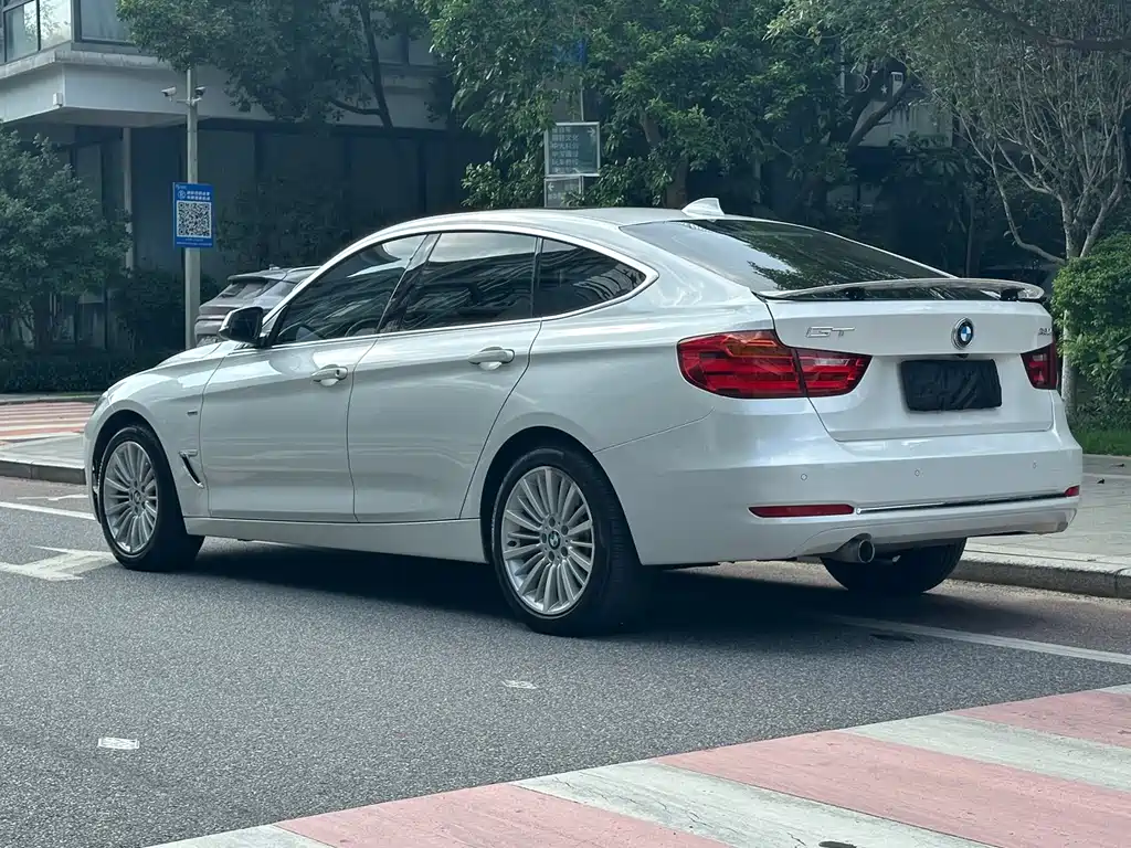 BMW 3 Series GT 2014 320i Design Package