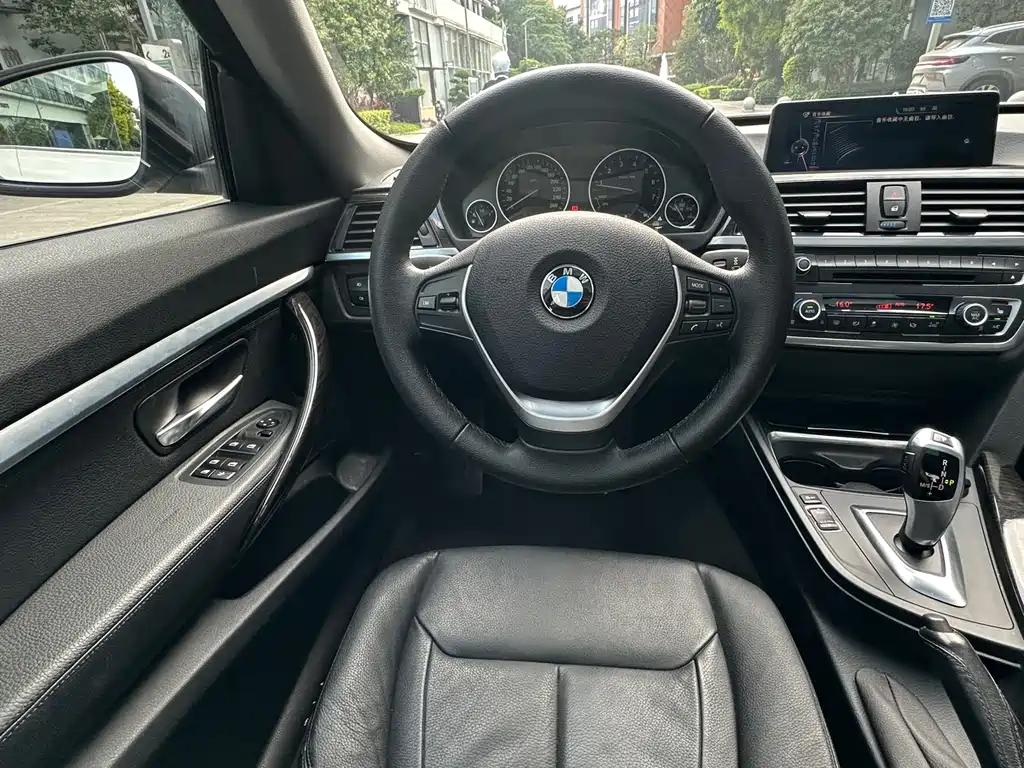 BMW 3 Series GT 2014 320i Design Package