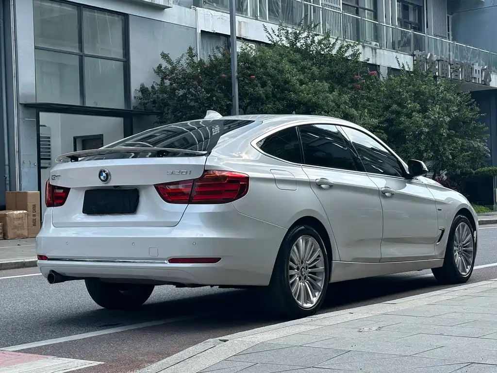 BMW 3 Series GT 2014 320i Design Package