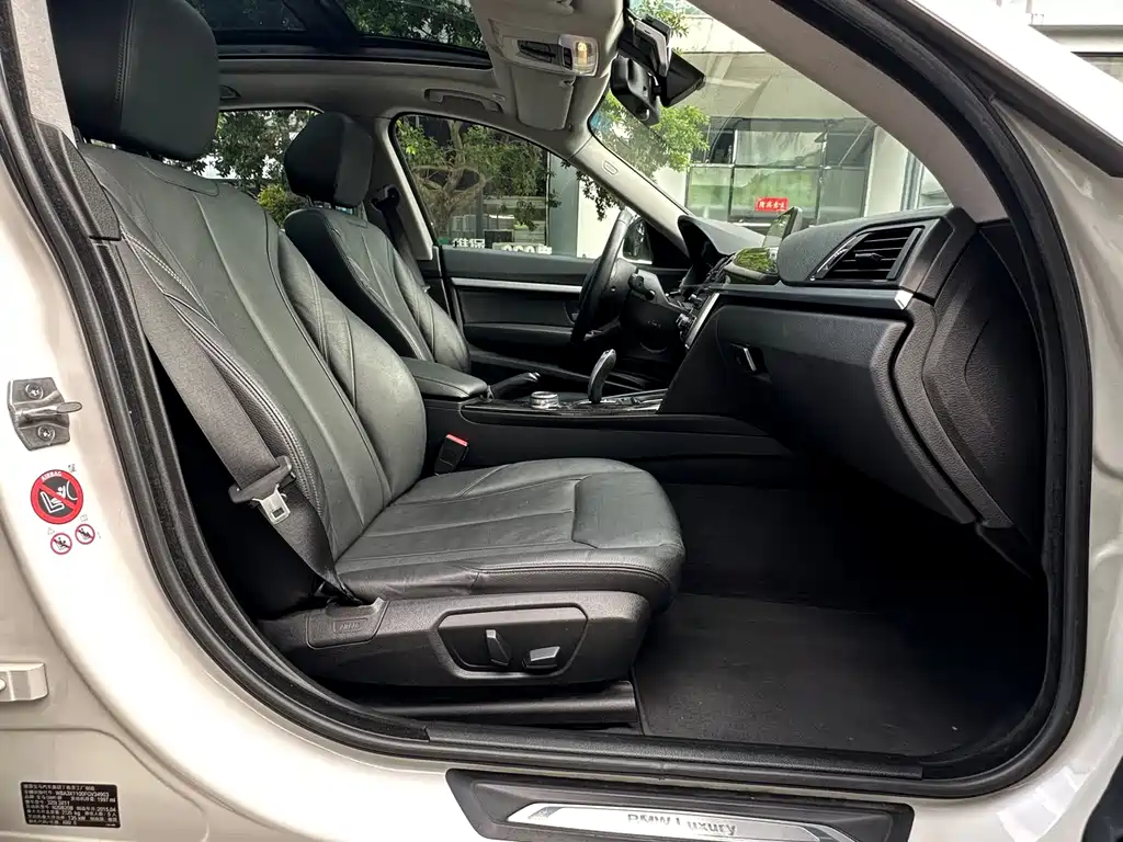 BMW 3 Series GT 2014 320i Design Package