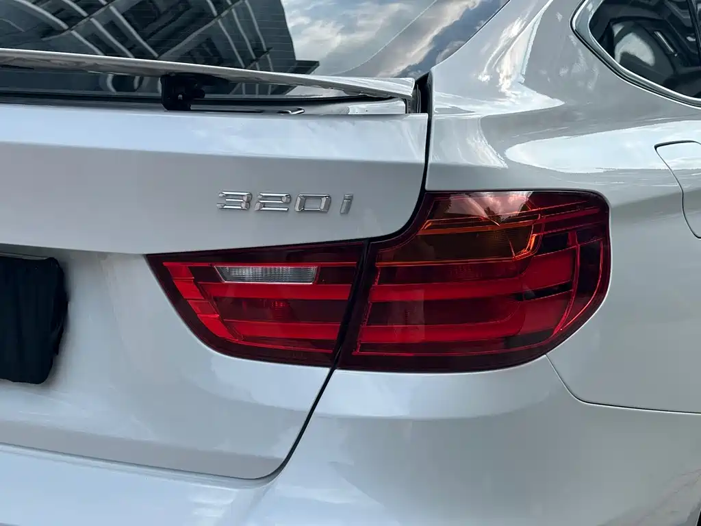 BMW 3 Series GT 2014 320i Design Package