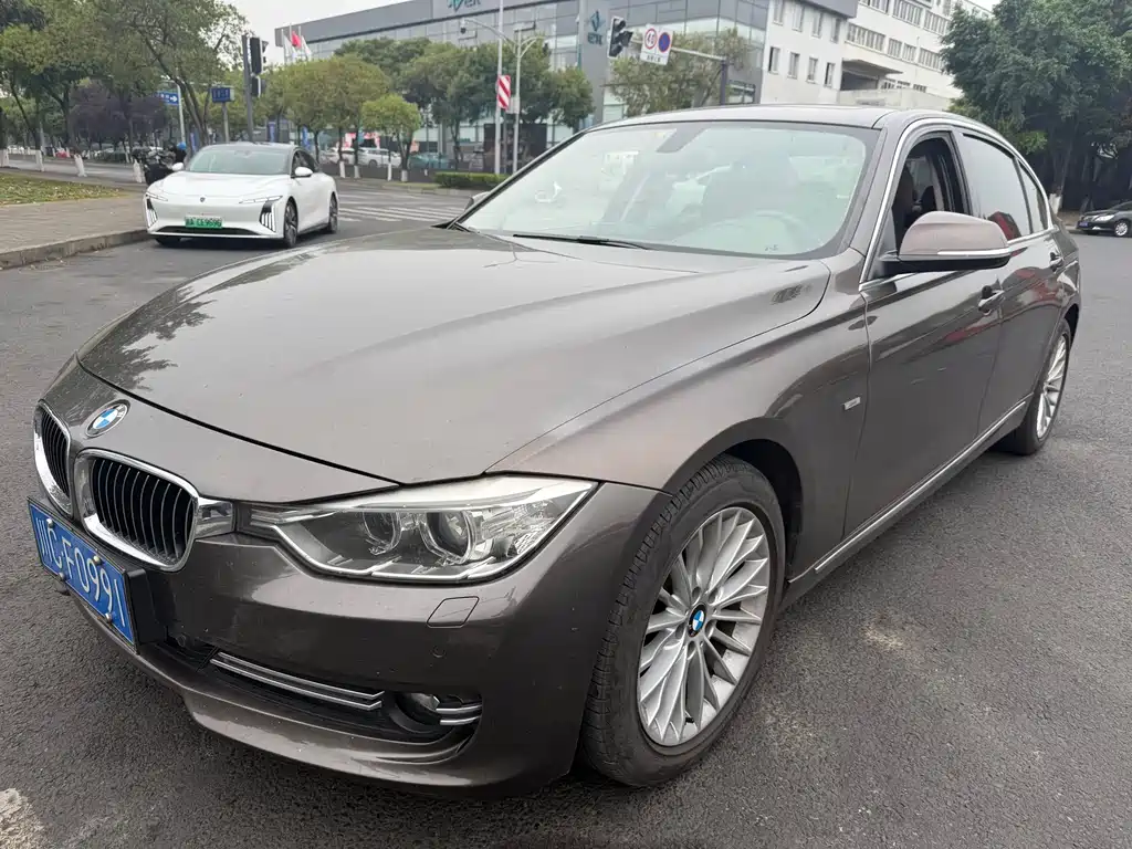 BMW 3 Series 2013 320Li Luxury Design Package