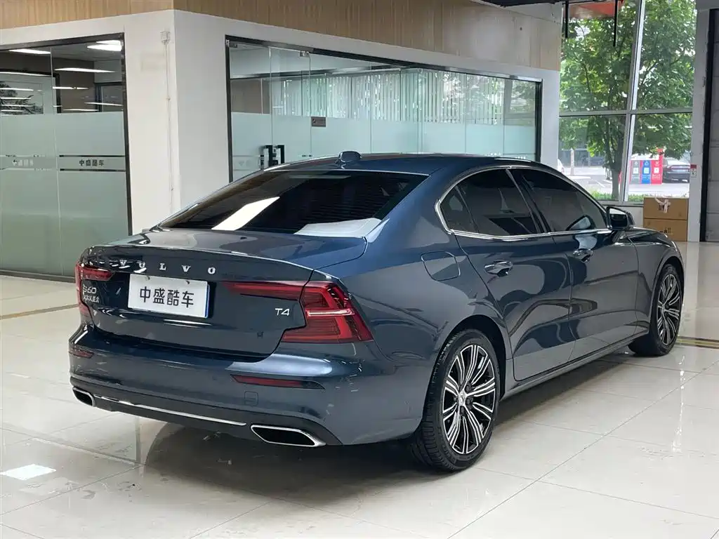 Volvo S60 2021 T4 Momentum