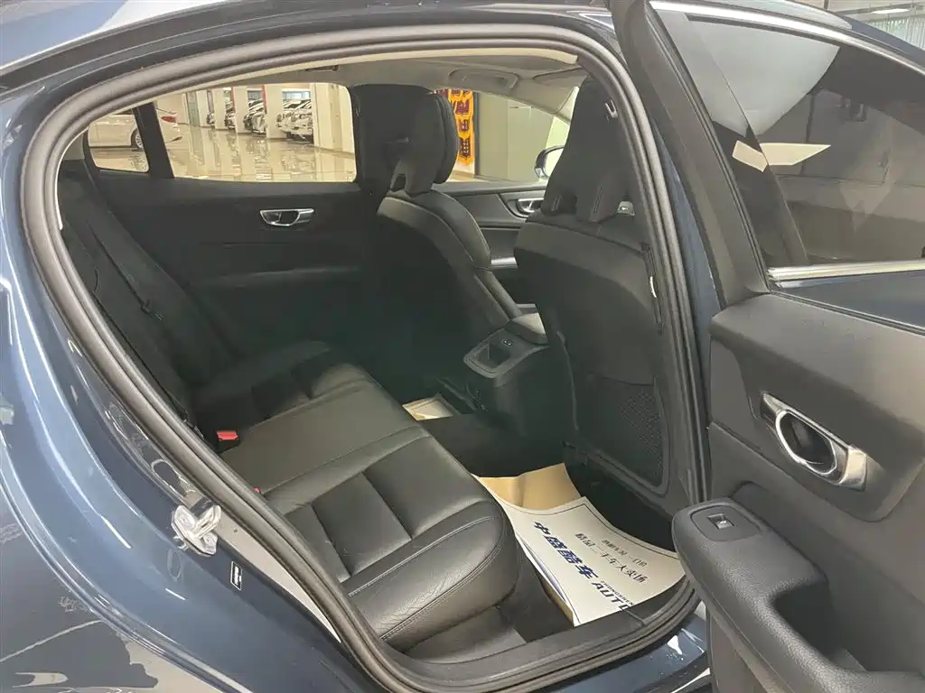 Volvo S60 2021 T4 Momentum