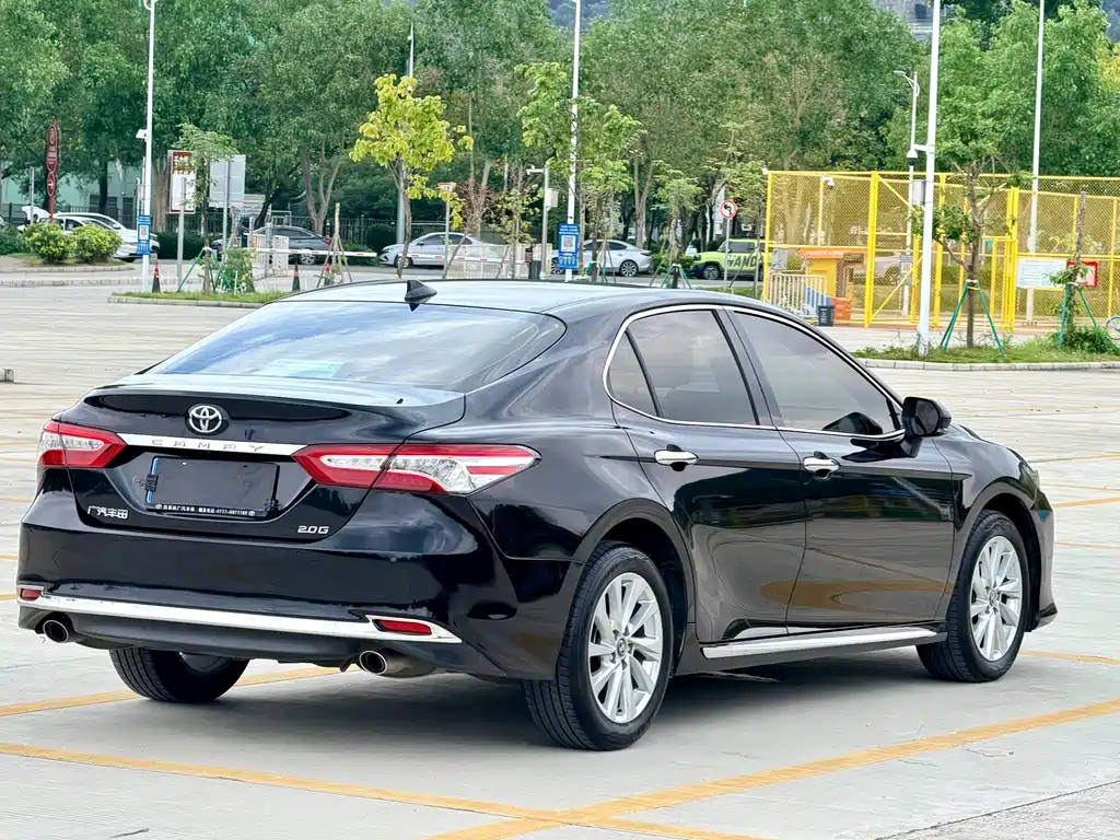 Toyota Camry 2023 2.0G Luxury