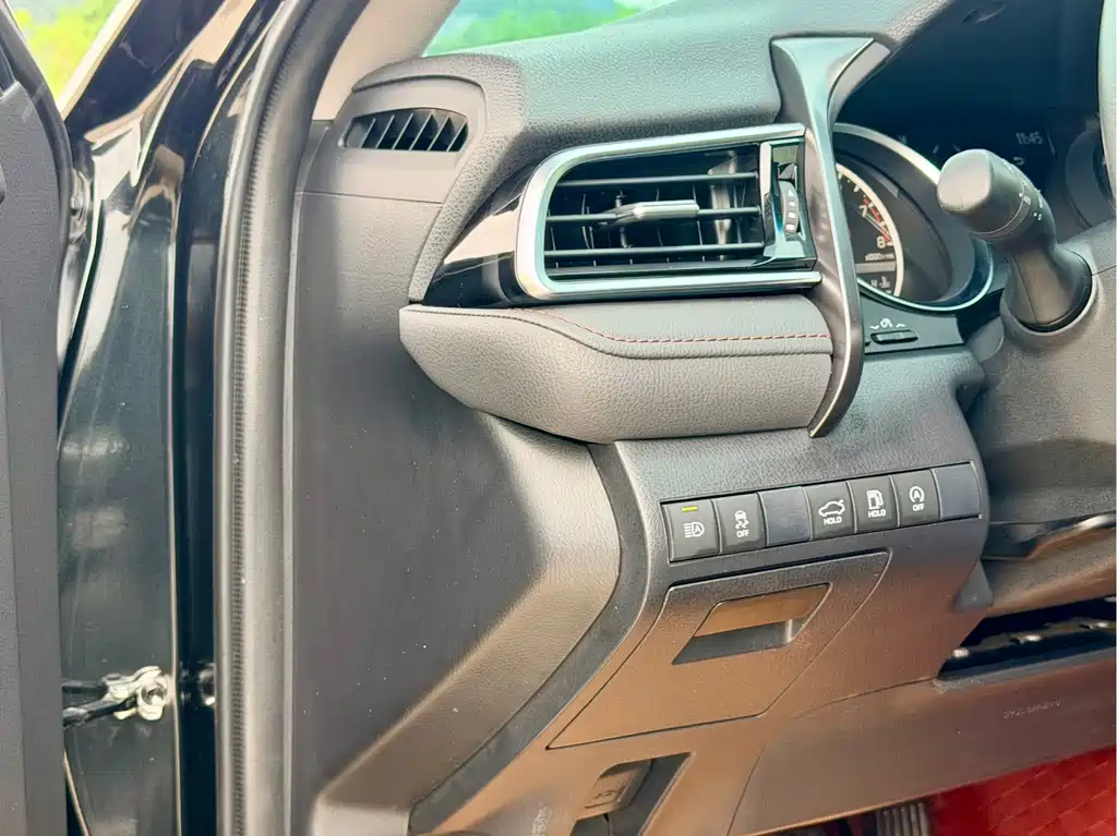 Toyota Camry 2023 2.0G Luxury