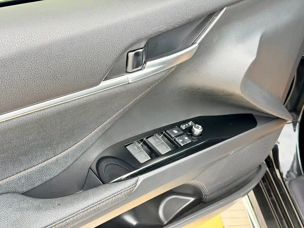 Toyota Camry 2023 2.0G Luxury