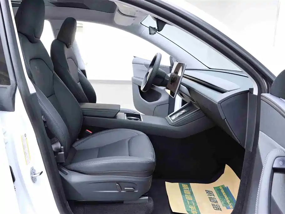 Model Y 2025 Rear-Wheel Drive