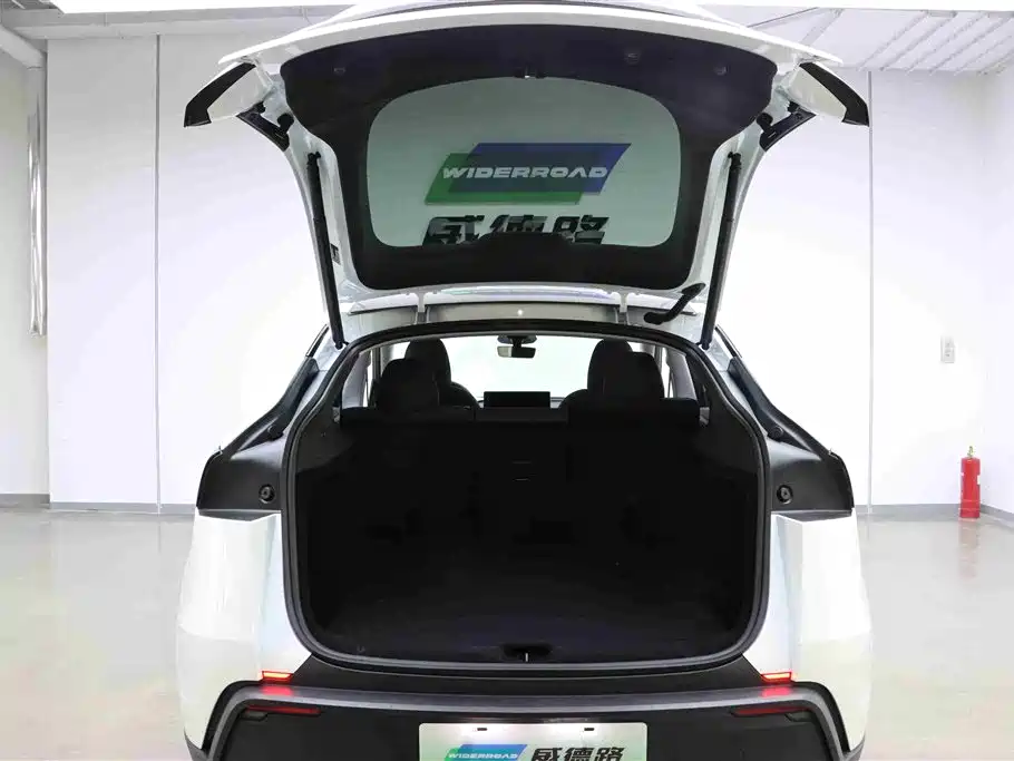 Model Y 2025 Rear-Wheel Drive