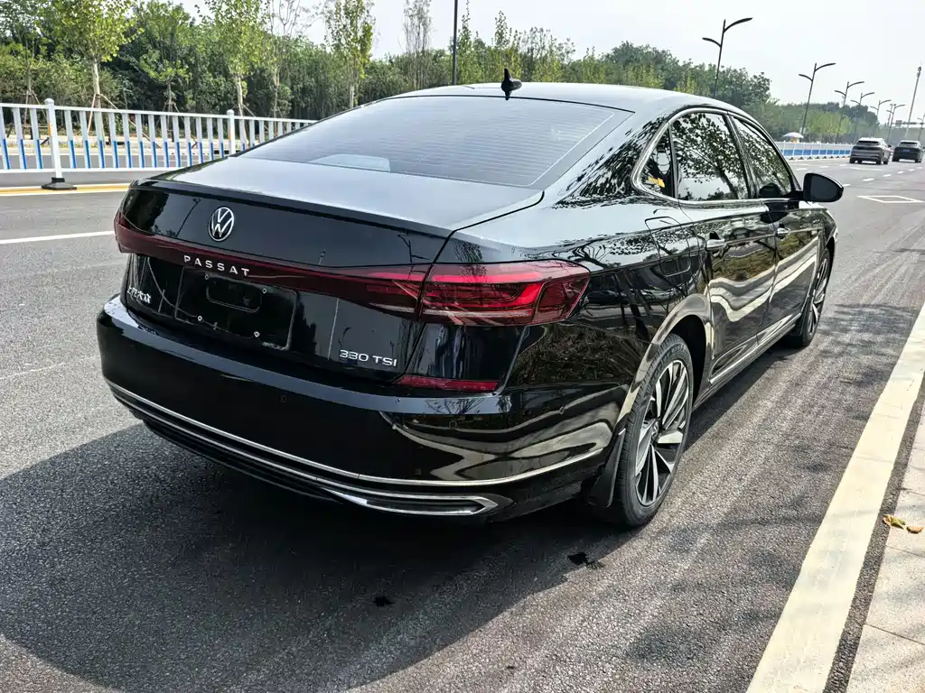 Volkswagen Passat 2022 330TSI Luxury Edition