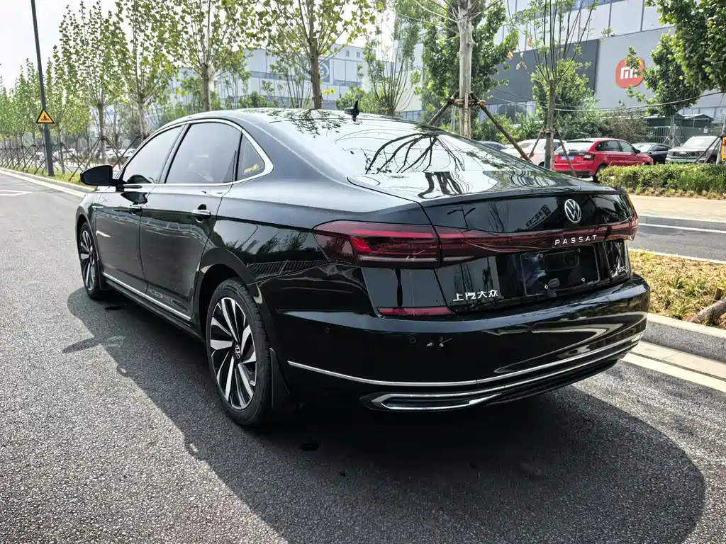 Volkswagen Passat 2022 330TSI Luxury Edition