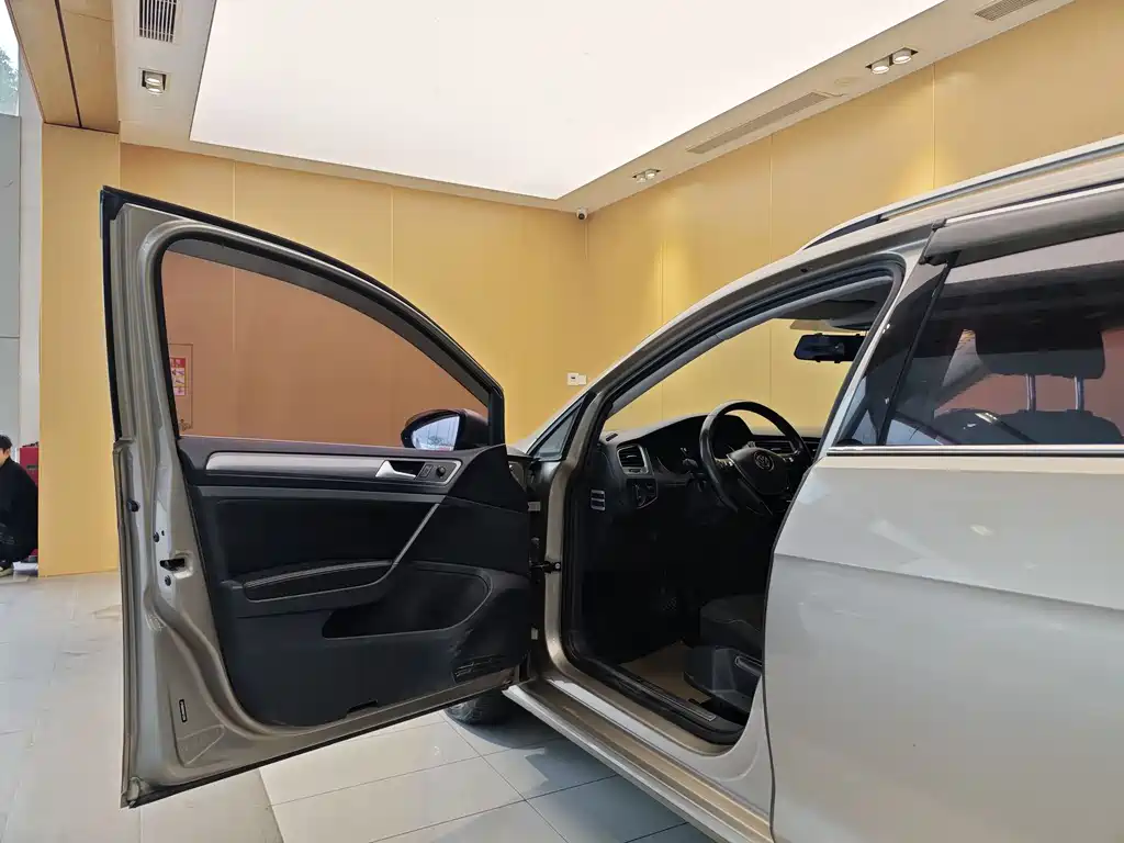 Volkswagen Golf 2015 1.6L Automatic Fashion