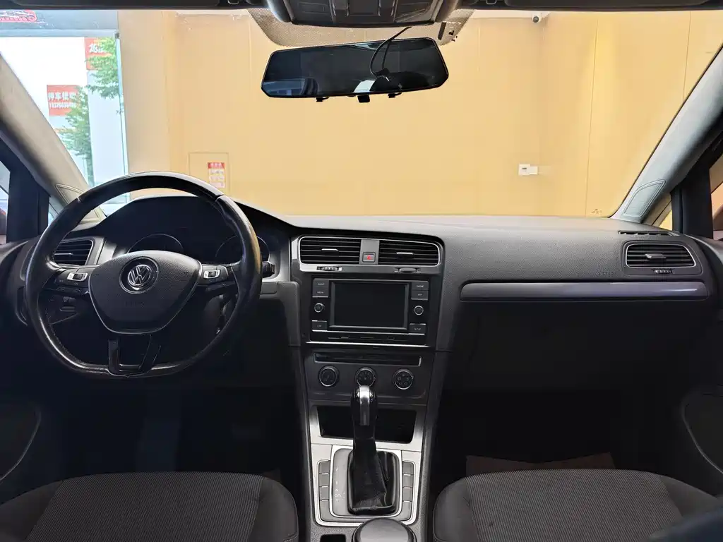 Volkswagen Golf 2015 1.6L Automatic Fashion