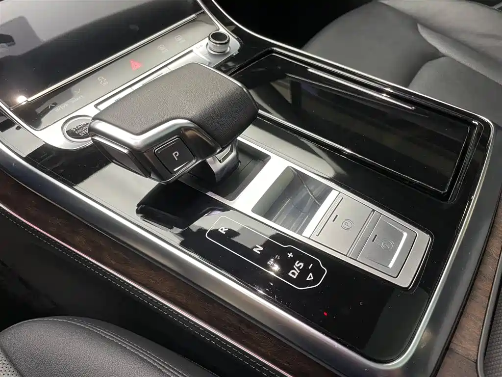 Audi Q7 2023 45 TFSI quattro S line Sport