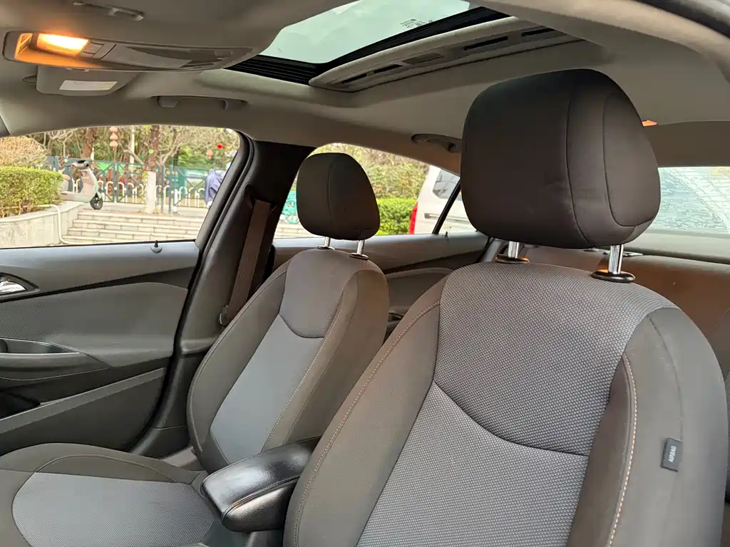 Chevrolet Cruze 2017 1.5L Automatic Pioneer Sunroof Edition