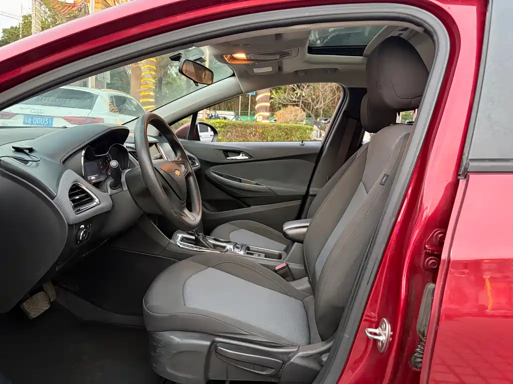 Chevrolet Cruze 2017 1.5L Automatic Pioneer Sunroof Edition