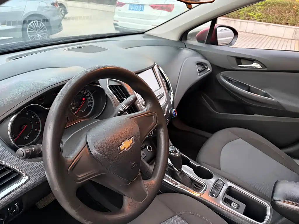 Chevrolet Cruze 2017 1.5L Automatic Pioneer Sunroof Edition