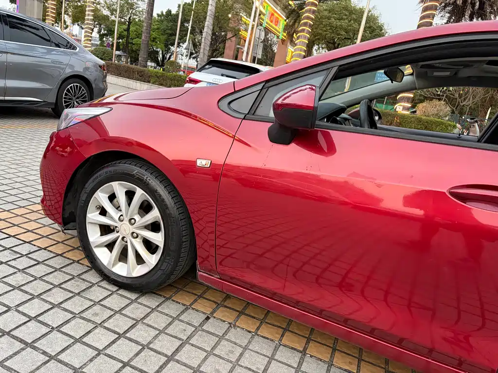 Chevrolet Cruze 2017 1.5L Automatic Pioneer Sunroof Edition