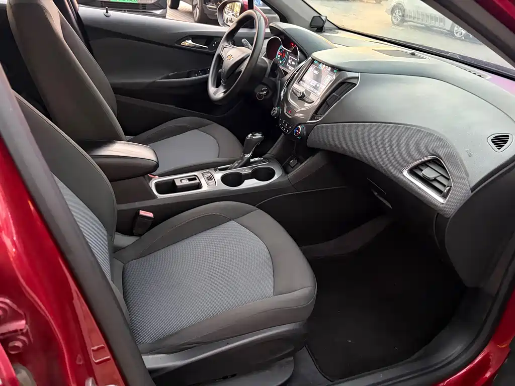 Chevrolet Cruze 2017 1.5L Automatic Pioneer Sunroof Edition
