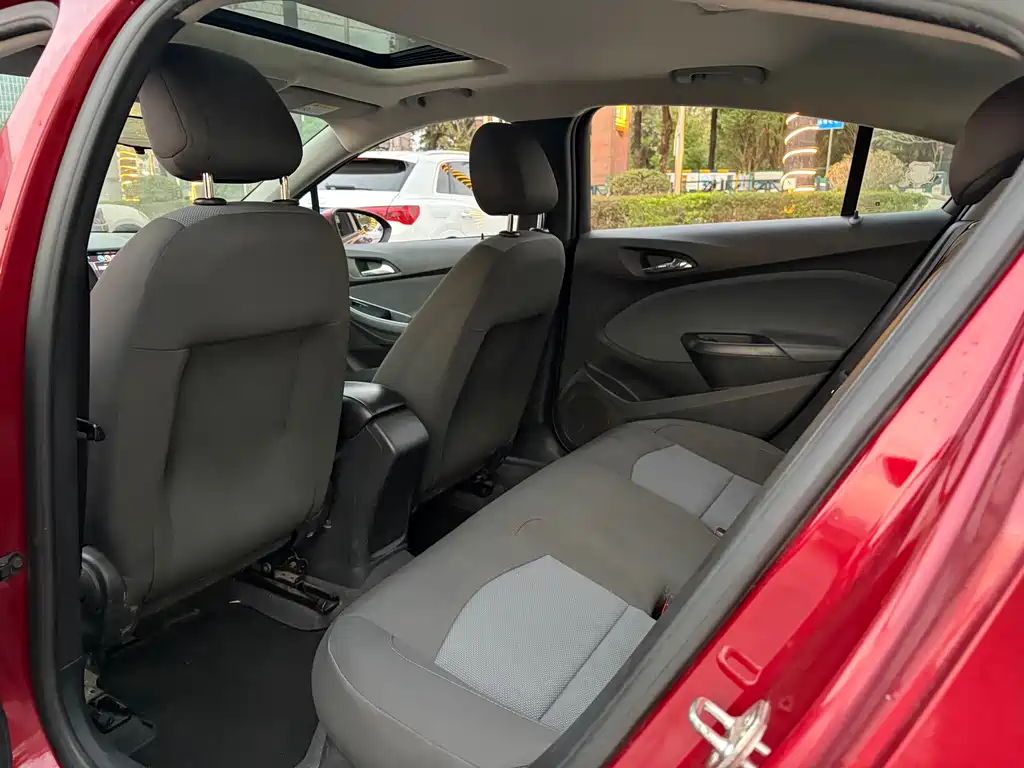 Chevrolet Cruze 2017 1.5L Automatic Pioneer Sunroof Edition