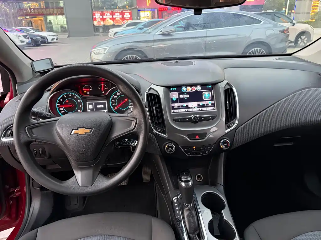 Chevrolet Cruze 2017 1.5L Automatic Pioneer Sunroof Edition